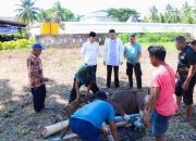 Polres Banggai Bagikan Hewan Kurban Kepada Warga