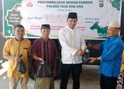 Kapolres Touna Salurkan Daging Kurban Kepada Warga