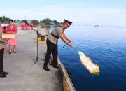 Kapolres Touna Pimpin Upacara Tabur Bunga di Dermaga Pelabuhan Ampana