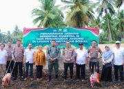 Kapolres Banggai Bersama Stakeholder, Forkopimda dan Bhayangkari Tanam Jagung Serentak Kuartal III