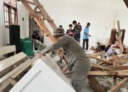 Brimob Satgas Madago Raya Bantu Warga Terdampak Gempa 6,0 Magnitudo di Poso