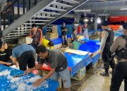 Satuan Samapta Polres Banggai Patroli di Pasar Simpong Dengan Cara Jalan Kaki