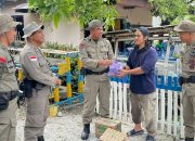 Satgas Madago Raya Salurkan Bansos Kepada Eks Napiter di Poso