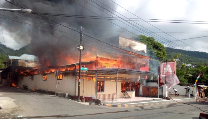 Satu Unit Rumah Terbakar Rata Dengan Tanah di Jalan Musi Luwuk