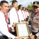 Kapolres Parimo Berikan Penghargaan kepada Personel Berprestasi